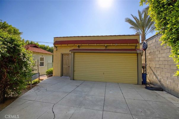 Detached Garage, Exterior
