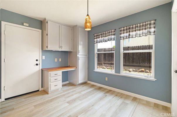 Interior, Pendant Lights, Wood Texture Flooring