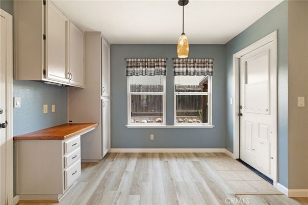 Interior, Pendant Lights, Wood Texture Flooring