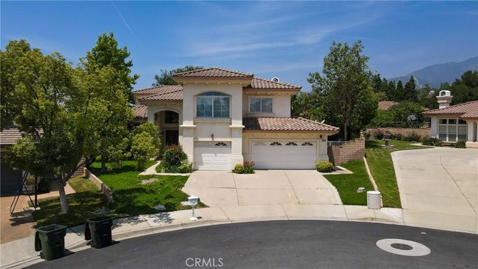 Attached, Exterior, Facade, Mediterranean