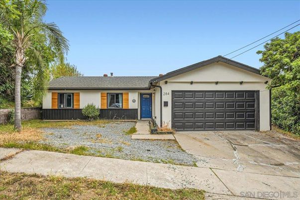 Attached, Exterior, Facade, Ranch