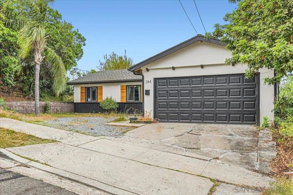 Attached, Exterior, Facade, Ranch