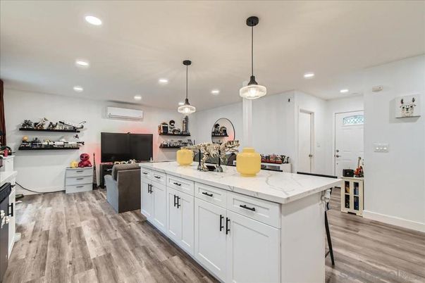 Interior, Pendant Lights, Recessed Lighting, Wood Texture Flooring