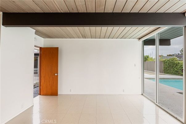 Empty room, Interior, Wooden Ceilings