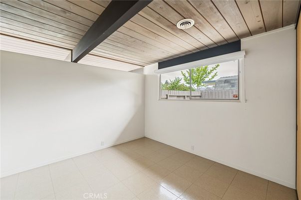 Empty room, Interior, Wooden Ceilings