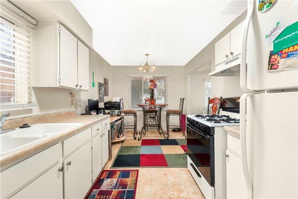 Chandelier, Dining room, Interior, Kitchen