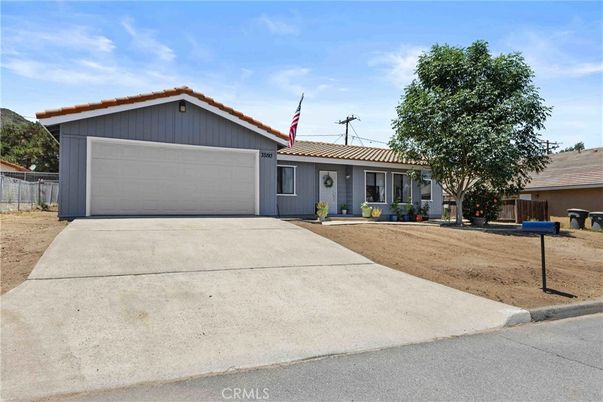 Attached, Exterior, Facade, Ranch