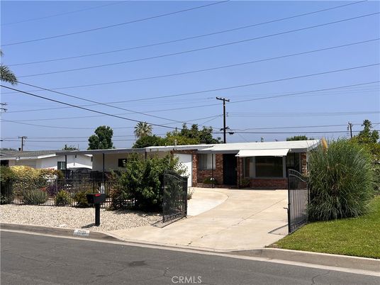Exterior, Facade, Brick Facade, None