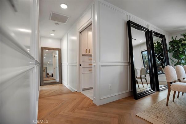 Interior, Recessed Lighting, Wood Texture Flooring