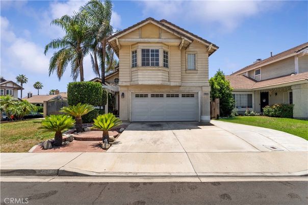 Attached, Exterior, Facade, American Craftsman