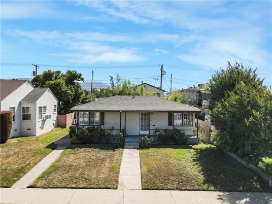 Exterior, Facade, Ranch