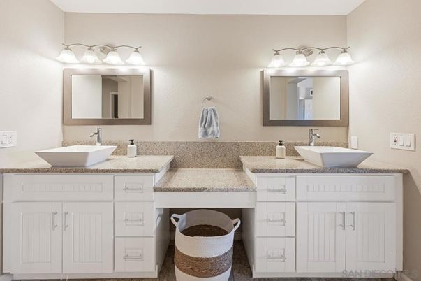 Bathroom, Dual Sink Vanities, Interior