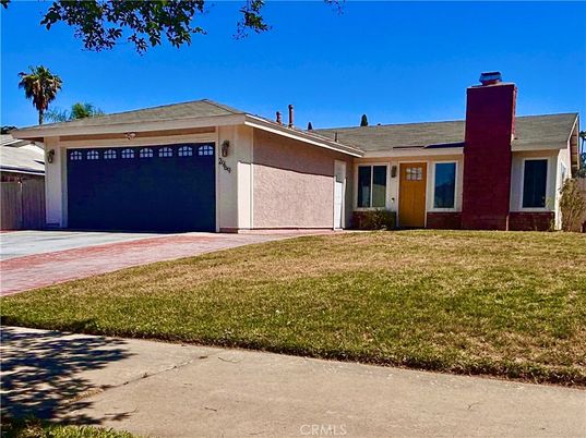 Attached, Exterior, Facade, Ranch