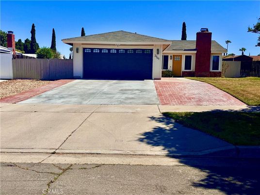 Attached, Exterior, Facade, Ranch