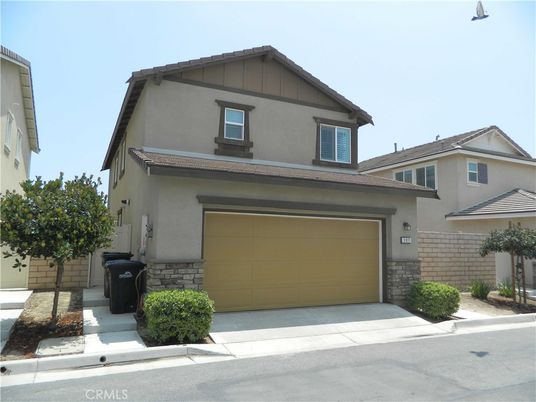 Attached, Exterior, Facade, American Craftsman