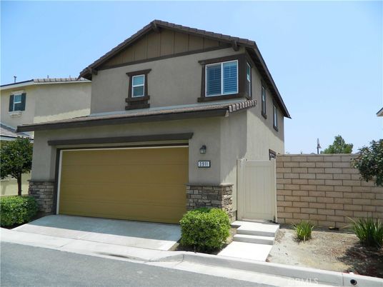 Attached, Exterior, Facade, American Craftsman