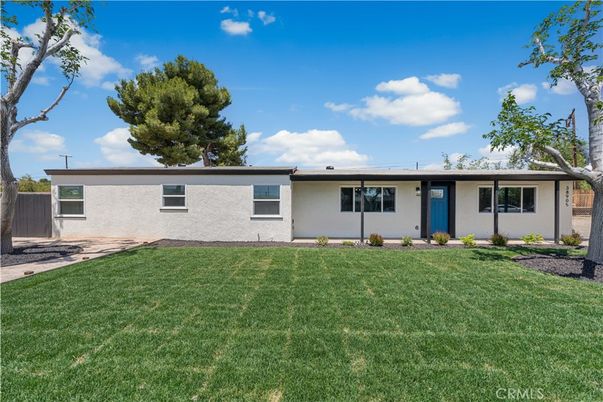 Exterior, Facade, Ranch