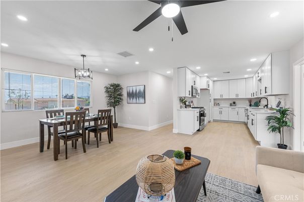 Chandelier, Dining room, Interior, Kitchen, Pendant Lights, Recessed Lighting, Wood Texture Flooring