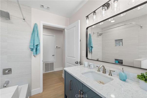 Bathroom, Dual Sink Vanities, Interior, Wood Texture Flooring