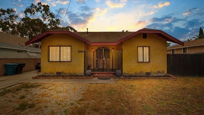 Backyard, Exterior, Facade, Ranch