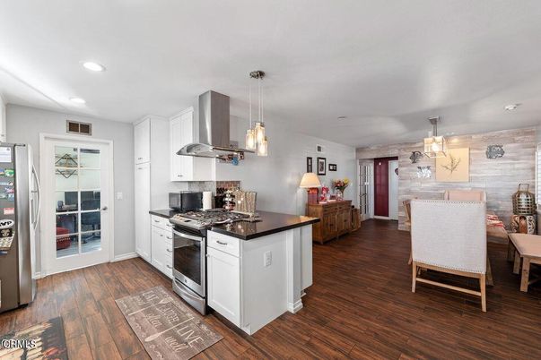 Dining room, Interior, Kitchen, Pendant Lights, Recessed Lighting, Stainless Steel Appliances, Wood Texture Flooring