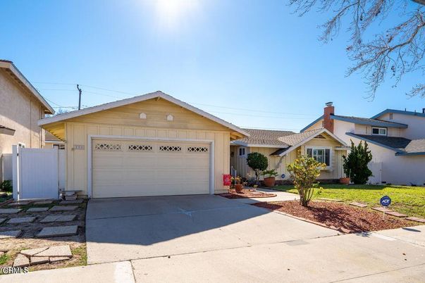 Attached, Exterior, Facade, American Craftsman