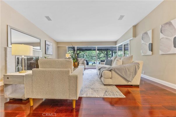 Chandelier, Dining room, Interior, Recessed Lighting, Wood Texture Flooring