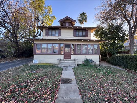 Exterior, Facade, American Foursquare