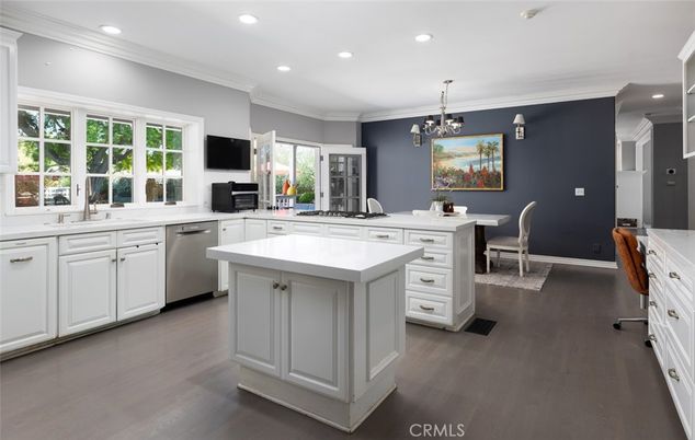 Chandelier, Dining room, Interior, Kitchen, Pendant Lights, Recessed Lighting, Wood Texture Flooring