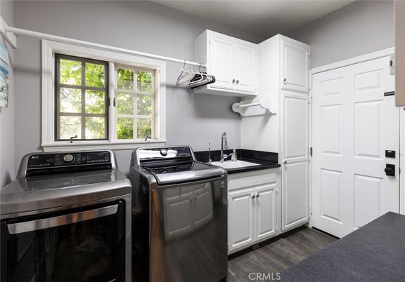 Interior, Washer, Wood Texture Flooring