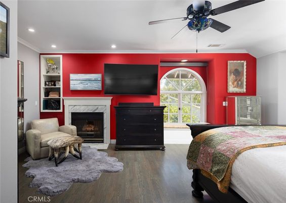 Bedroom, Fireplace, Interior, Recessed Lighting, Wood Texture Flooring