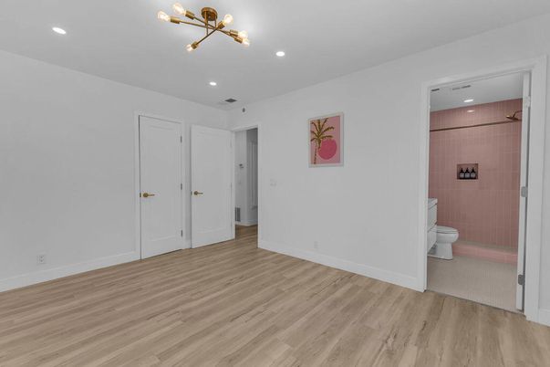 Bathroom, Interior, Recessed Lighting, Wood Texture Flooring