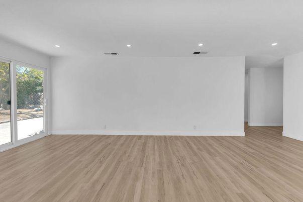 Empty room, Interior, Recessed Lighting, Wood Texture Flooring