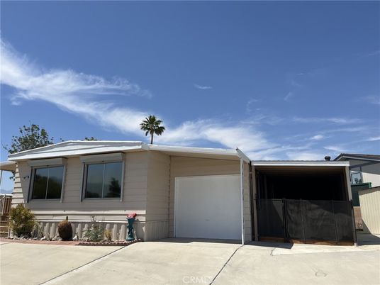 Attached, Exterior, Facade, Modern