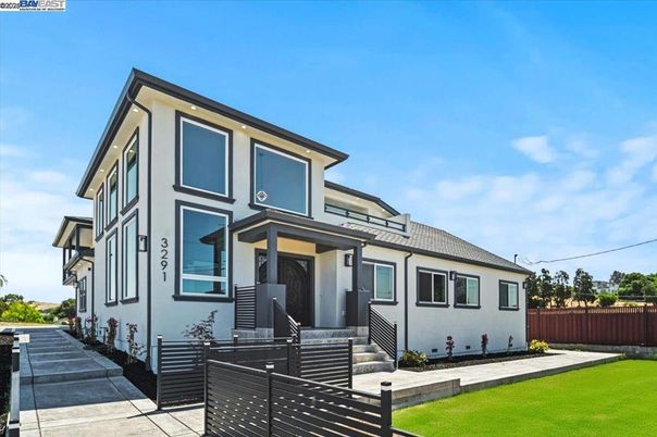 Backyard, Exterior, Facade, Modern