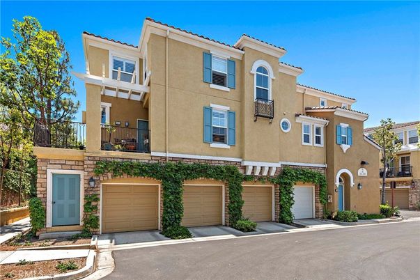Attached, Exterior, Facade, Mediterranean