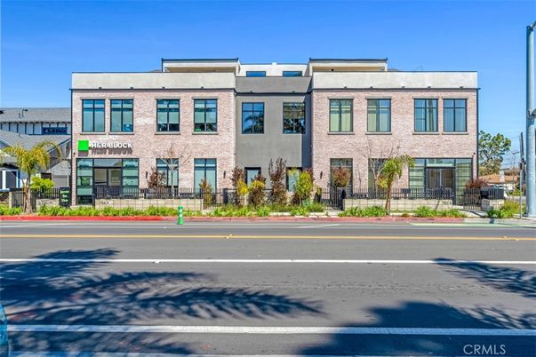 Exterior, Facade, Brick Facade, Rowhouse