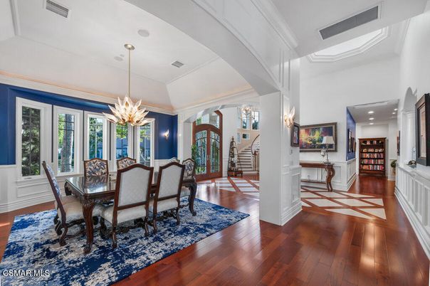 Chandelier, Dining room, Interior, Pendant Lights, Recessed Lighting, Wood Texture Flooring