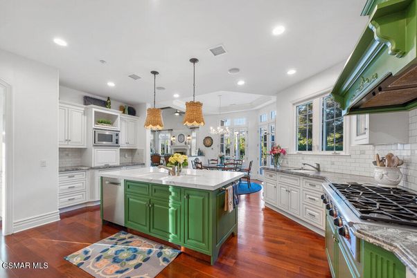 Dining room, Interior, Kitchen, Pendant Lights, Recessed Lighting, Stainless Steel Appliances, Wood Texture Flooring