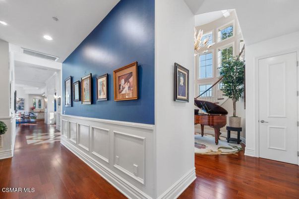 Interior, Piano, Recessed Lighting, Wood Texture Flooring