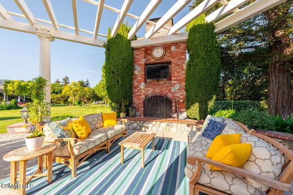 Exterior, Fireplace