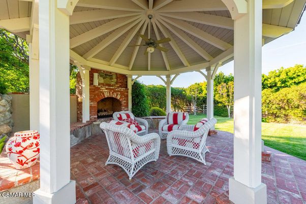 Exterior, Fireplace