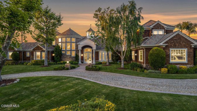 Backyard, Exterior, Facade, Brick Facade, Queen Anne Victorian