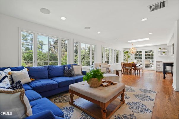 Chandelier, Dining room, Interior, Living room, Recessed Lighting, Wood Texture Flooring