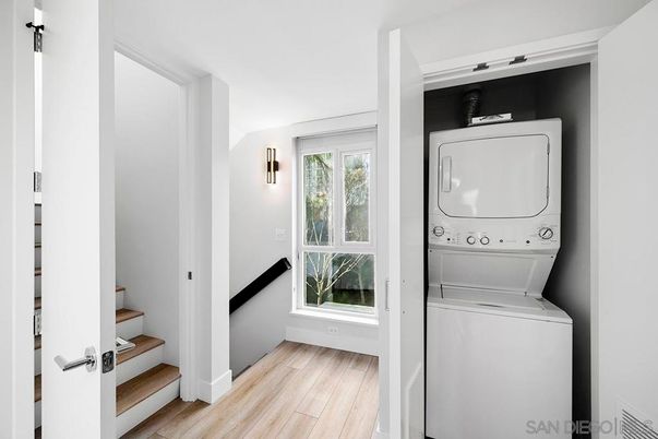 Interior, Utility Closets, Washer, Wood Texture Flooring