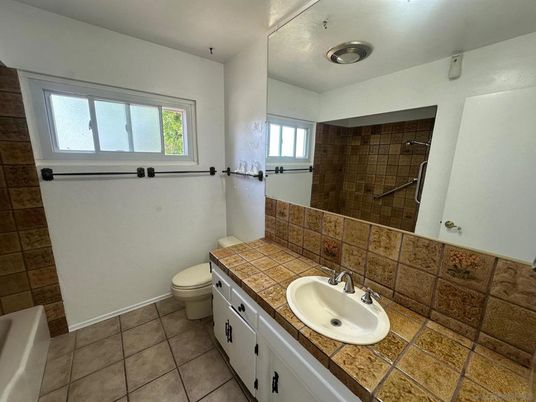 Bathroom, Interior, Tile Countertops