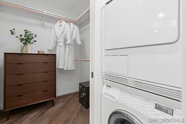 Interior, Utility Closets, Washer, Wood Texture Flooring