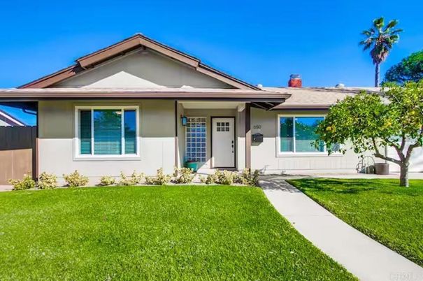 Backyard, Exterior, Facade, Ranch