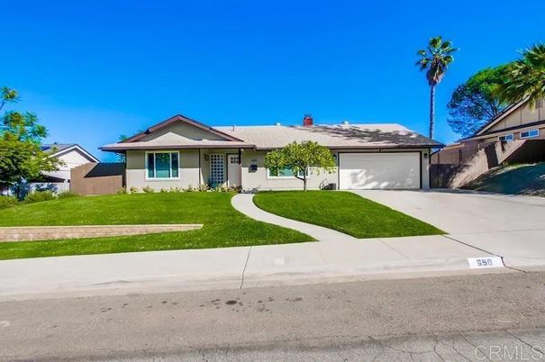 Attached, Exterior, Facade, Ranch
