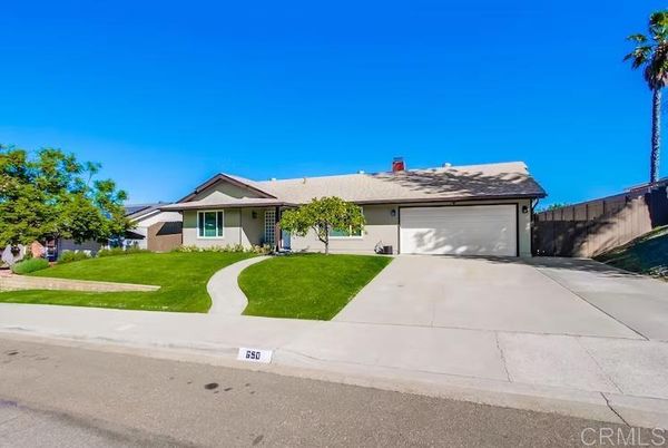 Attached, Exterior, Facade, Ranch